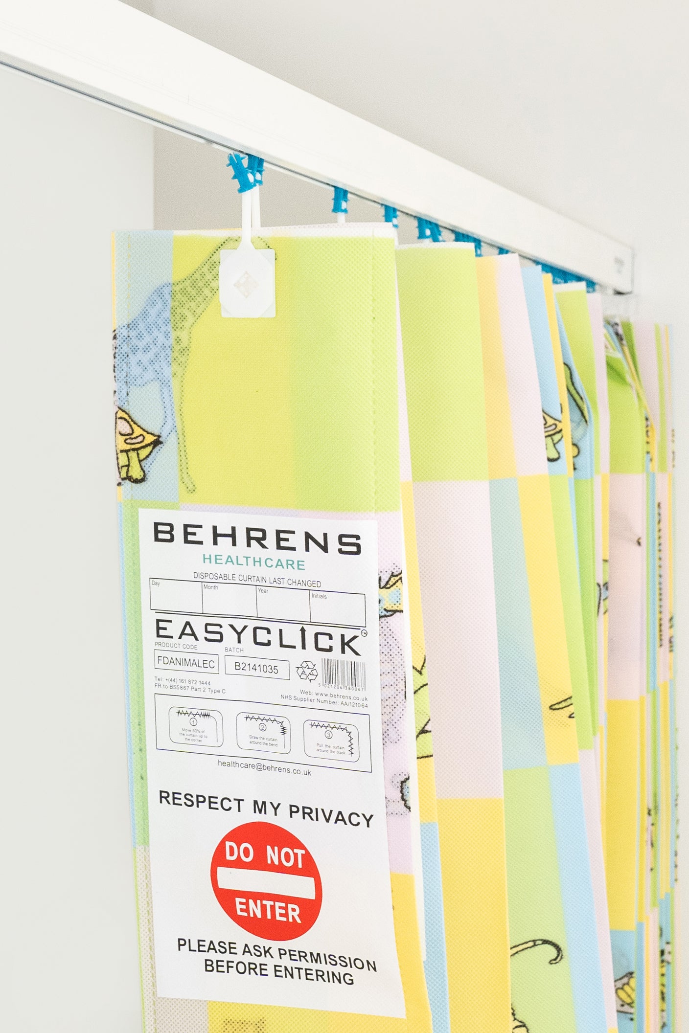 Animal FR Disposable Curtain - EasyClick Hooks